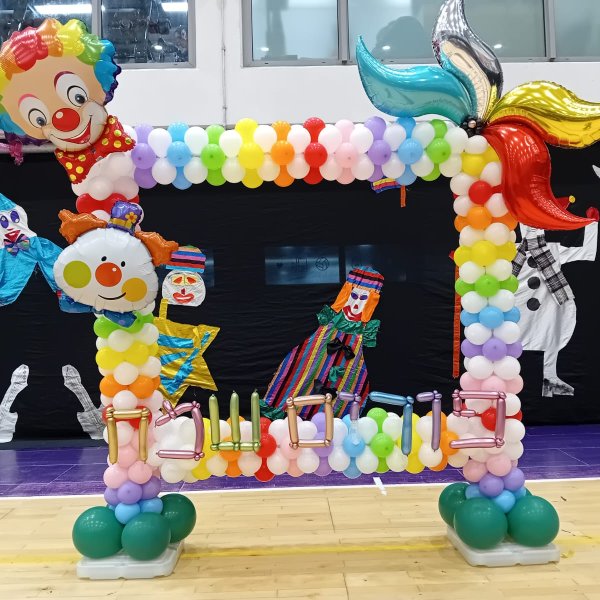 עיצוב בלונים מסגרת צילום פורים