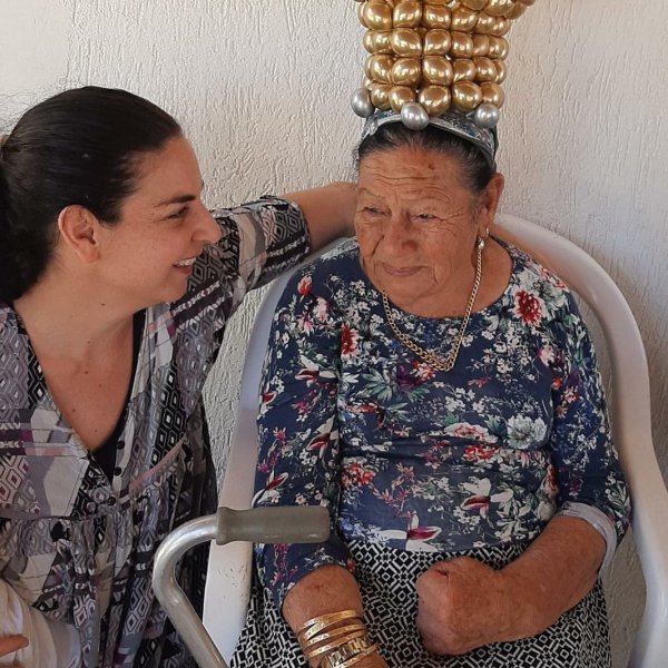 כובעי בלונים משוגעים - כתר לסבתא האלופה