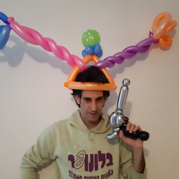 כובעי בלונים משוגעים עם אקדח